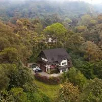 The Raarees Mist Resort, Munnar - Nested in Nature's Lap，位于蒙纳的酒店