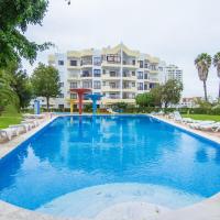 Modern 2BR Apt - Pool - Garage - Beach，位于波尔蒂芒的酒店