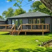 2-bedroom Lake Front Cottage in Harwood ON #4，位于Harwood的酒店