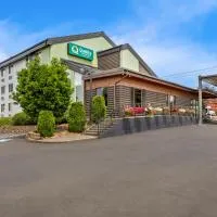 Quality Inn & Suites Clackamas - Portland,位于克拉克马斯的酒店