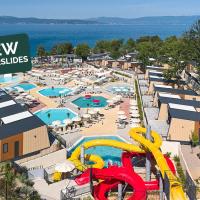 Aminess Style Camping Atea Glamping & Holiday Homes，位于奈维斯的酒店