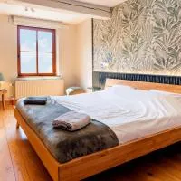 Côté cour, côté source chambre d'hôtes，位于绍德方丹的酒店