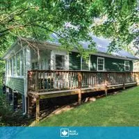 Shenandoah mountain cottage w hot tub & fire pit，位于弗兰特罗亚尔的酒店
