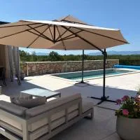 Hideaway Stonehouse pool for 2 Dalmatia Imotski，位于Medvidovići的酒店