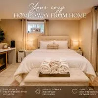 Well-Appointed and Cozy Studio with Parking，位于阿兹利的酒店
