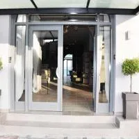 阿尔特弥斯酒店,位于托隆的酒店