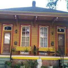 Creole Victorian for groups large and small