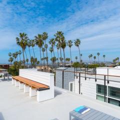 Steps to the Beach, Rooftop Deck