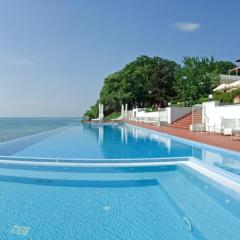 Oasis Boutique Hotel, Riviera Holiday Club, private beach
