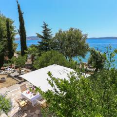 Secret Garden Barada Beach Apartment