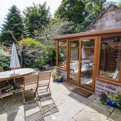 Willow cottage with private hot tub