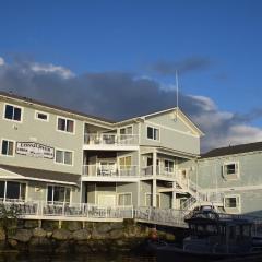 Longliner Lodge and Suites