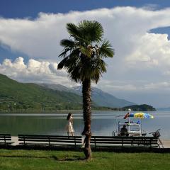 NEW STUDIO 70m TO THE LAKE