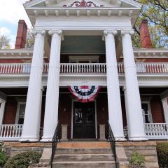 South Broadway Manor B&B - Near Fallingwater, Ohiopyle State Park, Hiking & Biking trails GAP