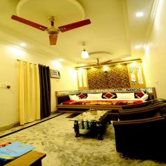 Taj Square A luxurious family homestay