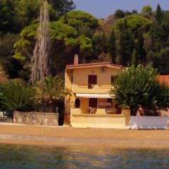 Alekos Beach Houses-Waters Edge