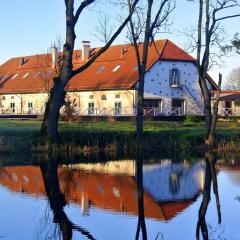 Üksik Rüütel Hotel