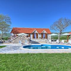 Dalmatia Stone House - heated pool