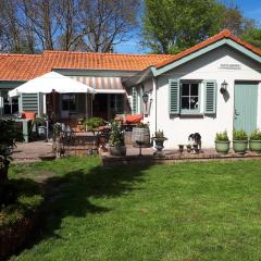 Bungalow Prinsenhof 6 - Ouddorp private garden with fenced garden near the beach - not for companies