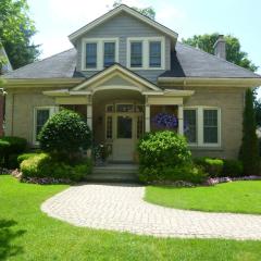 Cottage on Caledonia Bed & Breakfast