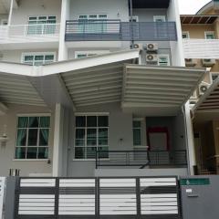 Shamrock Boutique Villa - Stay for 12 person