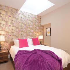 Lucy's Lodge- Most Stylish Apartment On Vibrant Bishy Road with Free Parking