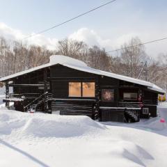 新雪谷后乡村山林小屋