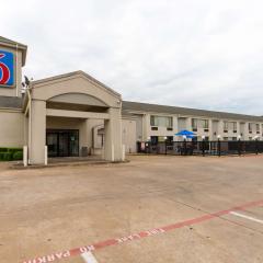 Motel 6-Dallas, TX - Northeast