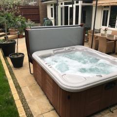 Wimbledon Tennis House with Hot Tub; 4 minute walk