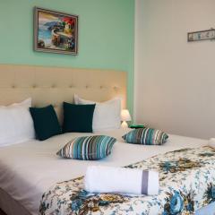 Sea Port CELEBRITY Apartment - Lets4Holiday