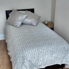 Derwent Street Apartment 1 - 3 Bed Self Catering Apartment - Self Contained - 1 Double & 2 Single Rooms