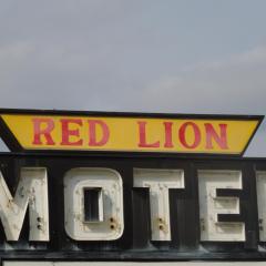红狮南安普敦汽车旅馆 