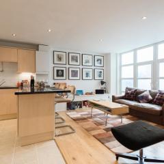 Central Home with Parking near Waterloo & St Thomas & Big Ben & Parliament