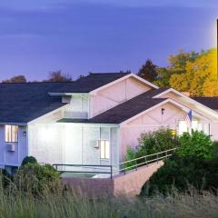 Super 8 by Wyndham Pittsburgh PA Airport-University Area