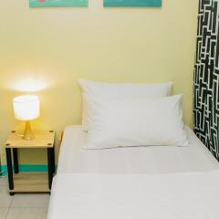 Nomads MNL Backpackers Homestay - near Airport