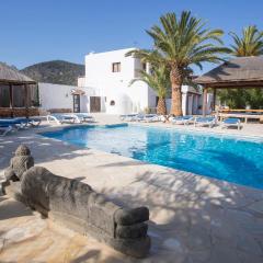 Villa Daniel is in a great location just 5 mins by taxi into Playa Den Bossa