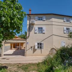 Mediterranes Ferienhaus m. Terrasse