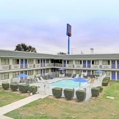 Motel 6-San Marcos, TX