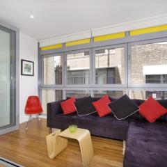 Little New York on Riley - Executive 1BR Darlinghurst Apartment with New York Laneway Feel