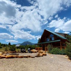 Canyon View Family Cabin, Deck, TV Room, Games, BBQ, Campfire