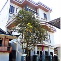 Toraja Lodge Guest House