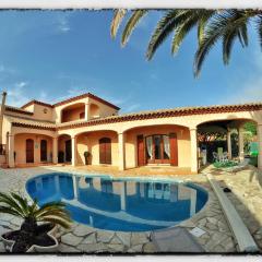 VILLA SPACIEUSE, CLIMATISATION, PISCINE, JARDIN PAYSAGE, PROCHE MER