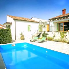 Spacious Villa in Parecag with a Swimming Pool