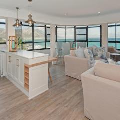 The Sun, Whales & Waves - Seafront Apartment
