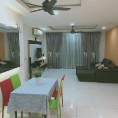 Sky Loft Premium Bukit Indah with Garden View & Smart TV A30