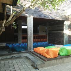 Made House Homestay and Dormitory