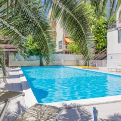 Hotel Plaza con piscina
