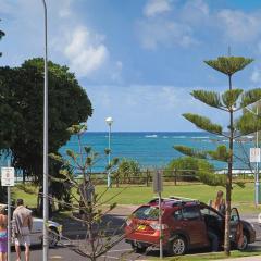 Byron Bay Accom Unit 1 2 Fletcher Street Pipis on the Beach 1