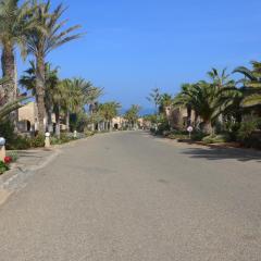 VILLA DE STANDING --PISCINE - MER - BOULODROME - TENNIS