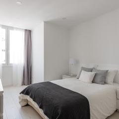 Light-Filled, Fully Renovated Apt near Belém, By TimeCooler